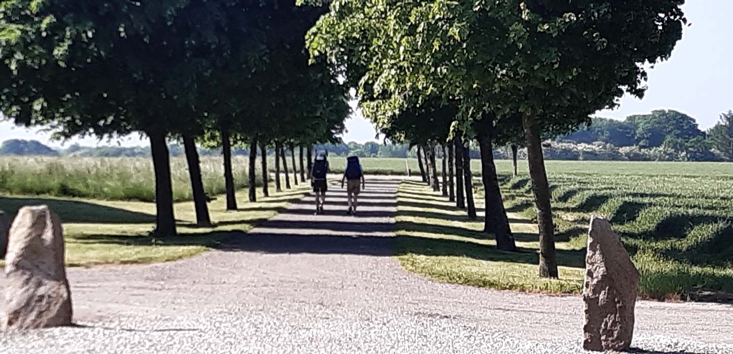 Starten på dagens vandring - to vandrere i alle