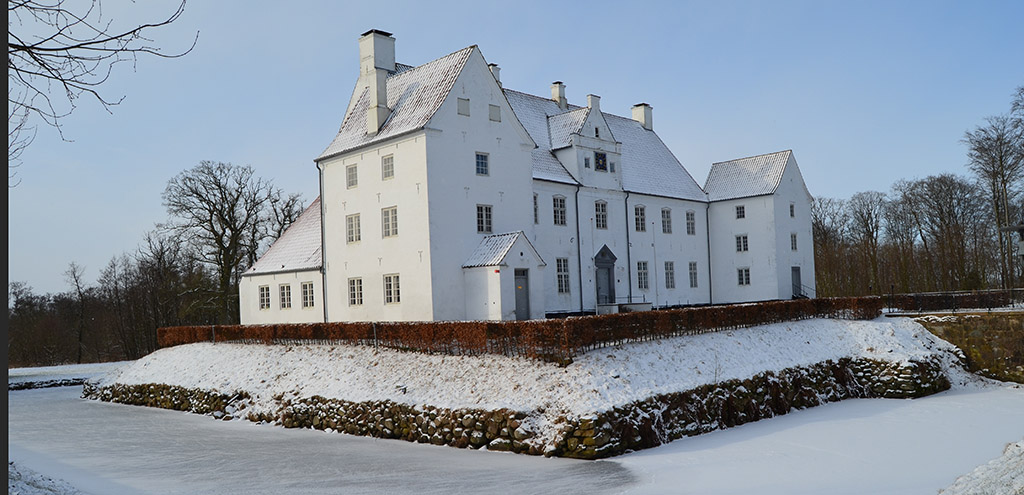 Herregården Sønderskov i vinter og sne